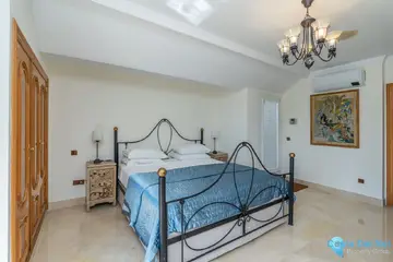 5 bedroom Apartment for Sale in Marbella-34976