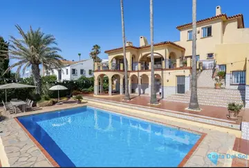 8 bedroom House for Sale in Estepona