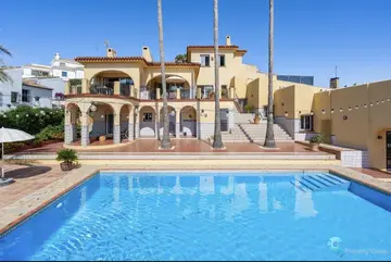 8 bedroom House for Sale in Estepona-35226