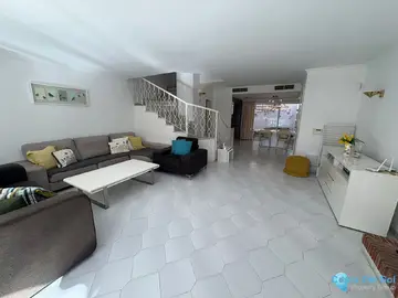 3 bedroom House for Sale in Miraflores-101225