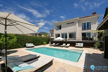 6 bedroom House for Sale in Río Real