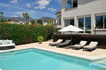 6 bedroom House for Sale in Río Real-35548