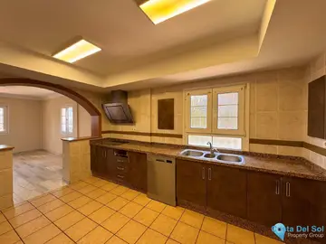 4 bedroom House for Sale in Estepona-35930