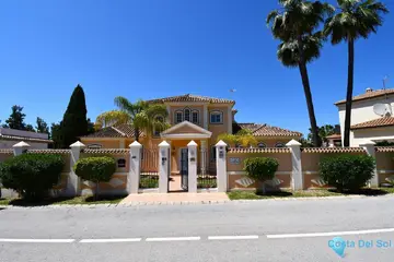 9 bedroom House for Sale in Mijas Golf