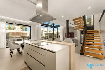 5 bedroom House for Sale in Río Real-36897