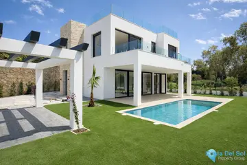 6 bedroom House for Sale in New Golden Mile