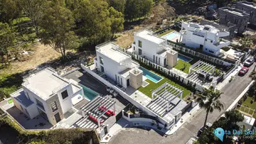 6 bedroom House for Sale in New Golden Mile-37760