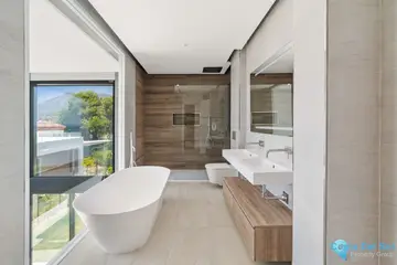 5 bedroom House for Sale in Río Real-37834