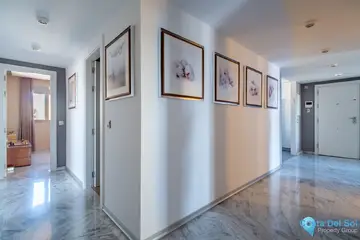 4 bedroom Apartment for Sale in Málaga-37909