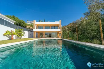 4 bedroom House for Sale in La Capellania