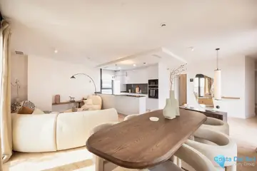 4 bedroom Apartment for Sale in Málaga Centro-38367