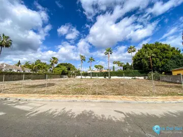 1718m2 Plot for Sale in Guadalmina Baja-38632