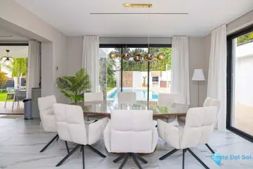 6 bedroom House for Sale in Málaga-38678