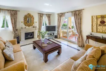 4 bedroom House for Sale in Elviria-39345