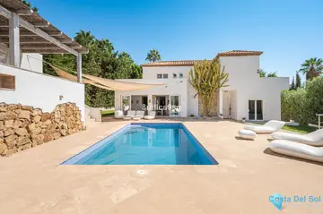 5 bedroom House for Sale in Nueva Andalucía