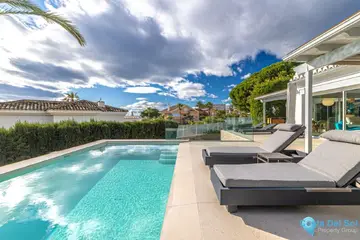 5 bedroom House for Sale in Las Chapas
