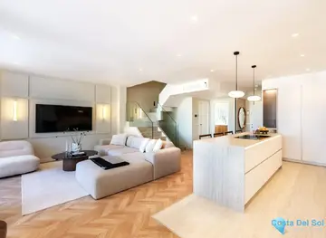 5 bedroom House for Sale in The Golden Mile-39828