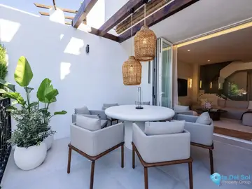 5 bedroom House for Sale in The Golden Mile-39835