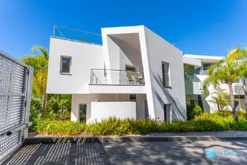 4 bedroom House for Sale in The Golden Mile