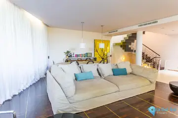 4 bedroom House for Sale in The Golden Mile-40909