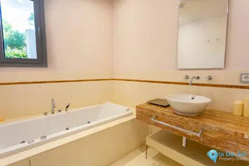 4 bedroom House for Sale in The Golden Mile-40910