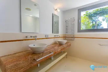 4 bedroom House for Sale in The Golden Mile-40911