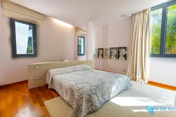 4 bedroom House for Sale in The Golden Mile-40912