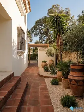 6 bedroom House for Sale in La Mairena-40984