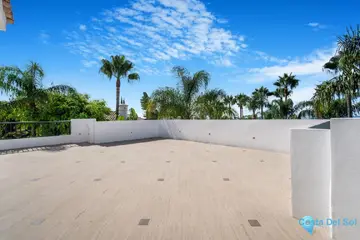 4 bedroom House for Sale in The Golden Mile-40988