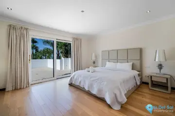 4 bedroom House for Sale in The Golden Mile-40992