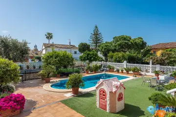 6 bedroom House for Sale in San Pedro de Alcántara-41000