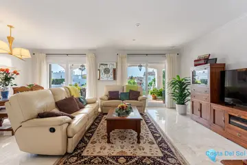 6 bedroom House for Sale in San Pedro de Alcántara-41002