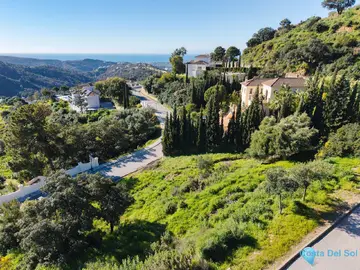 2100m2 Plot for Sale in Benahavís
