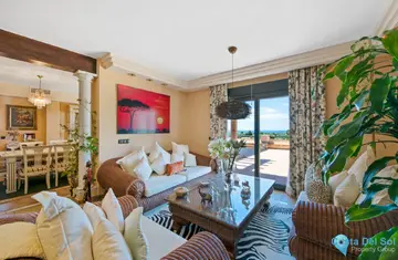 6 bedroom House for Sale in Estepona-41136