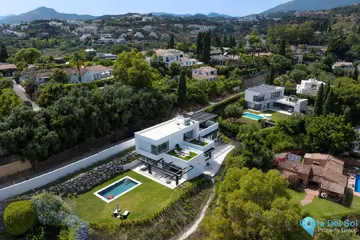 6 bedroom House for Sale in Benahavís