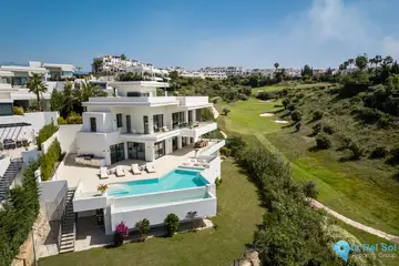 4 bedroom House for Sale in Estepona