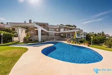 6 bedroom House for Sale in Churriana-42000