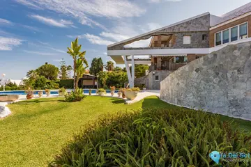 6 bedroom House for Sale in Churriana-42002