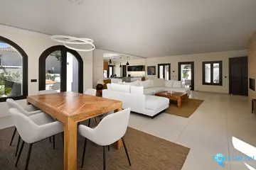 6 bedroom House for Sale in Marbesa-42118