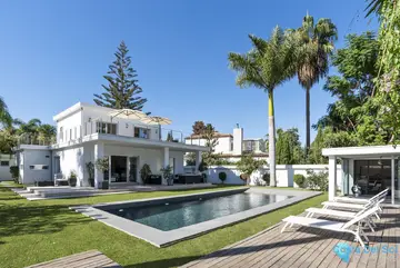 4 bedroom House for Sale in Nueva Andalucía