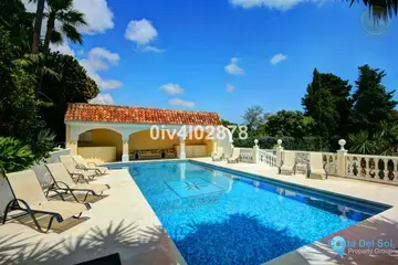10 bedroom House for Sale in Benalmadena Pueblo-42287