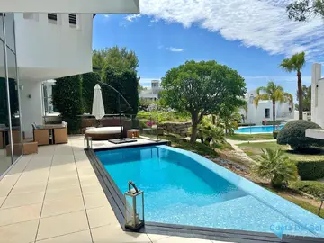 5 bedroom House for Sale in The Golden Mile