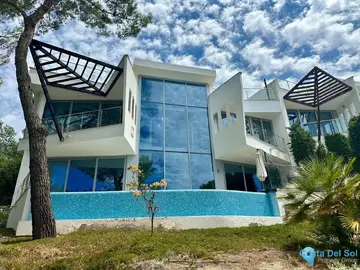 5 bedroom House for Sale in The Golden Mile-42350
