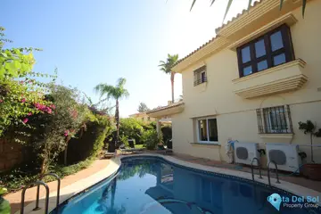 3 bedroom House for Sale in Riviera del Sol