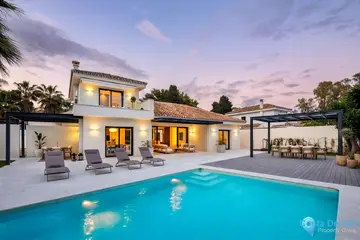 4 bedroom House for Sale in Cortijo Blanco