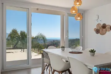5 bedroom House for Sale in La Mairena-43025