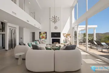 5 bedroom House for Sale in La Mairena-43020