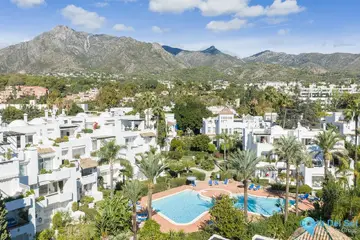 4 bedroom Apartment for Sale in Marbella-43093