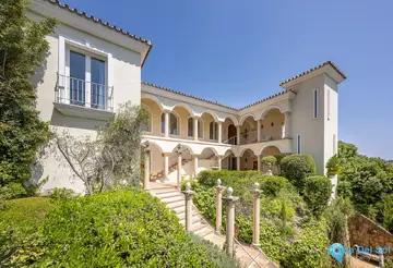 6 bedroom House for Sale in Benahavís