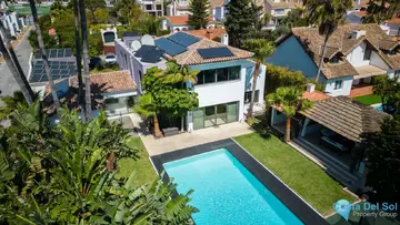 5 bedroom House for Sale in Costalita